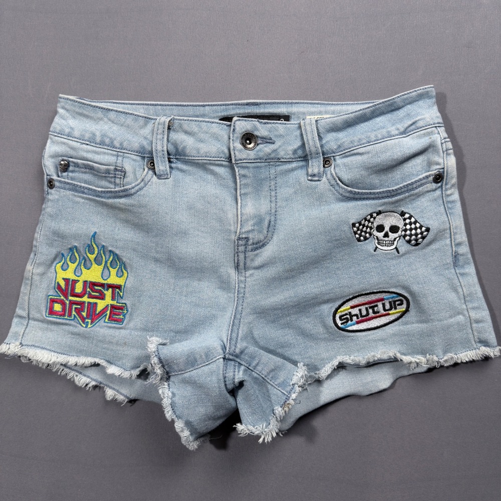 Blackheart Low Rise Denim Shorts Patches Skull Flags Frayed Hem Size 3